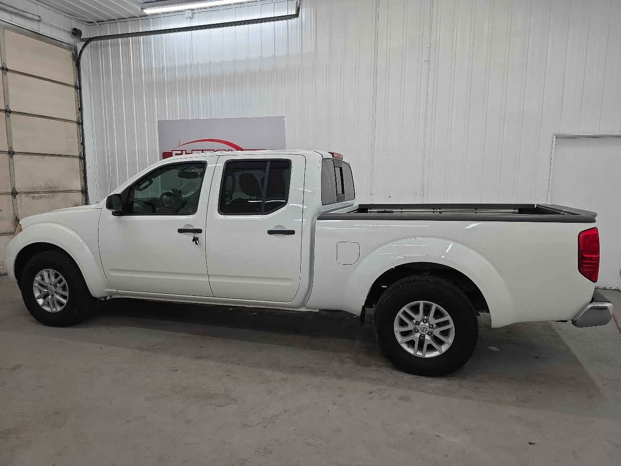Nissan Frontier 2WD Crew Cab LWB Auto SV 2016