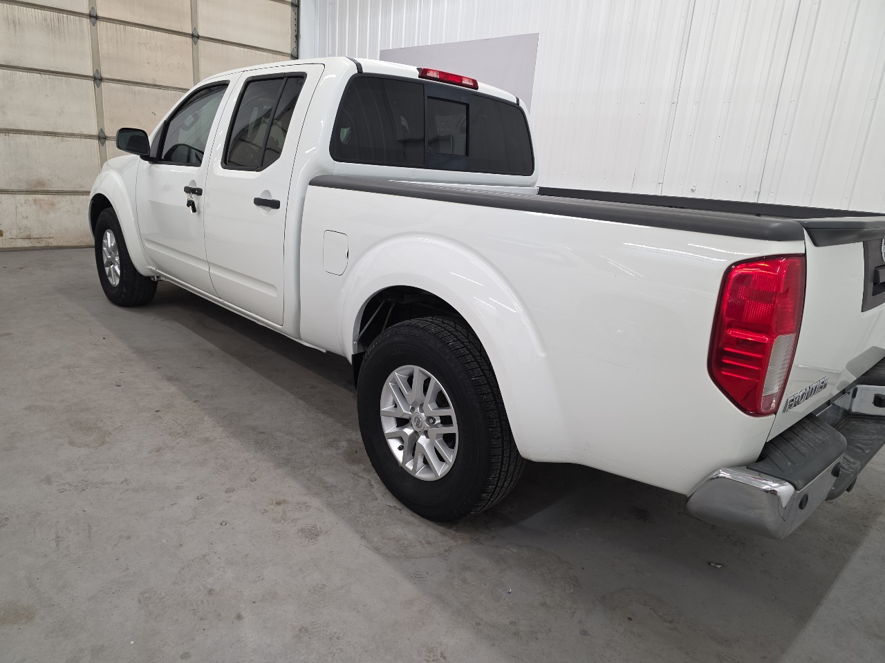 Nissan Frontier 2WD Crew Cab LWB Auto SV 2016