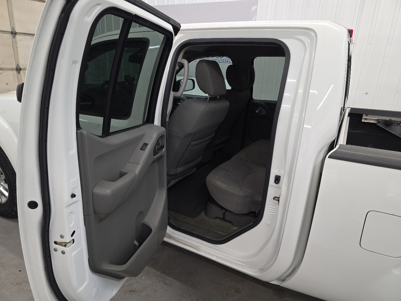 Nissan Frontier 2WD Crew Cab LWB Auto SV 2016