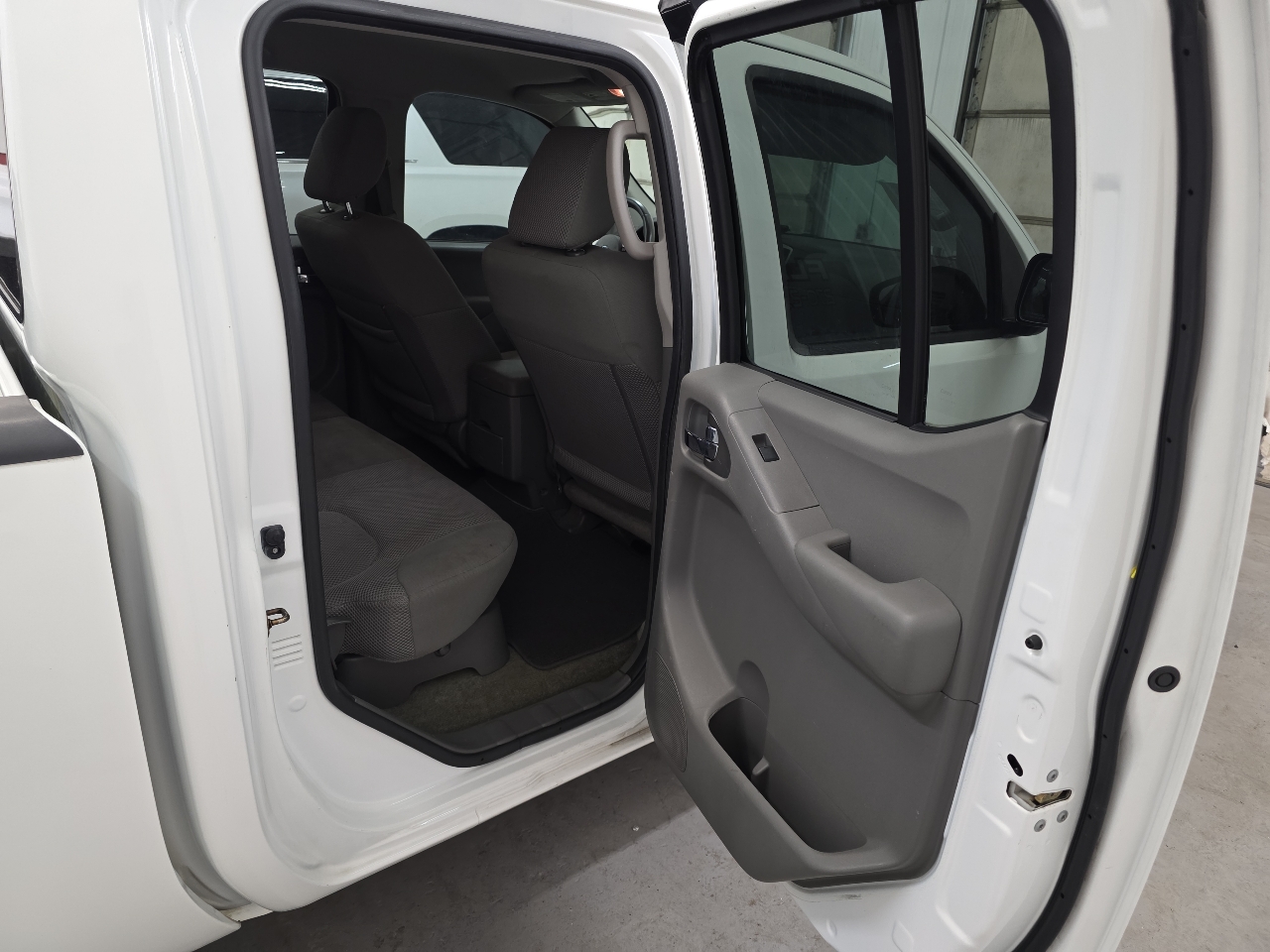 Nissan Frontier 2WD Crew Cab LWB Auto SV 2016