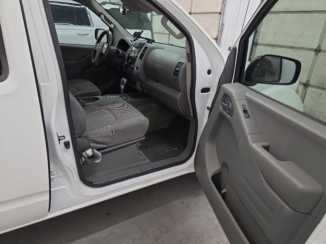 Nissan Frontier 2WD Crew Cab LWB Auto SV 2016