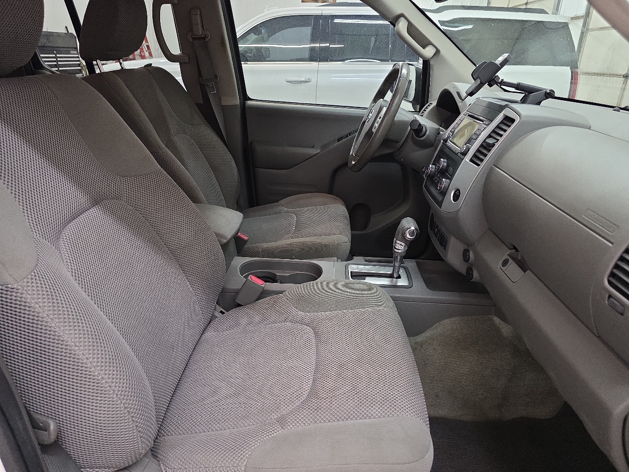 Nissan Frontier 2WD Crew Cab LWB Auto SV 2016