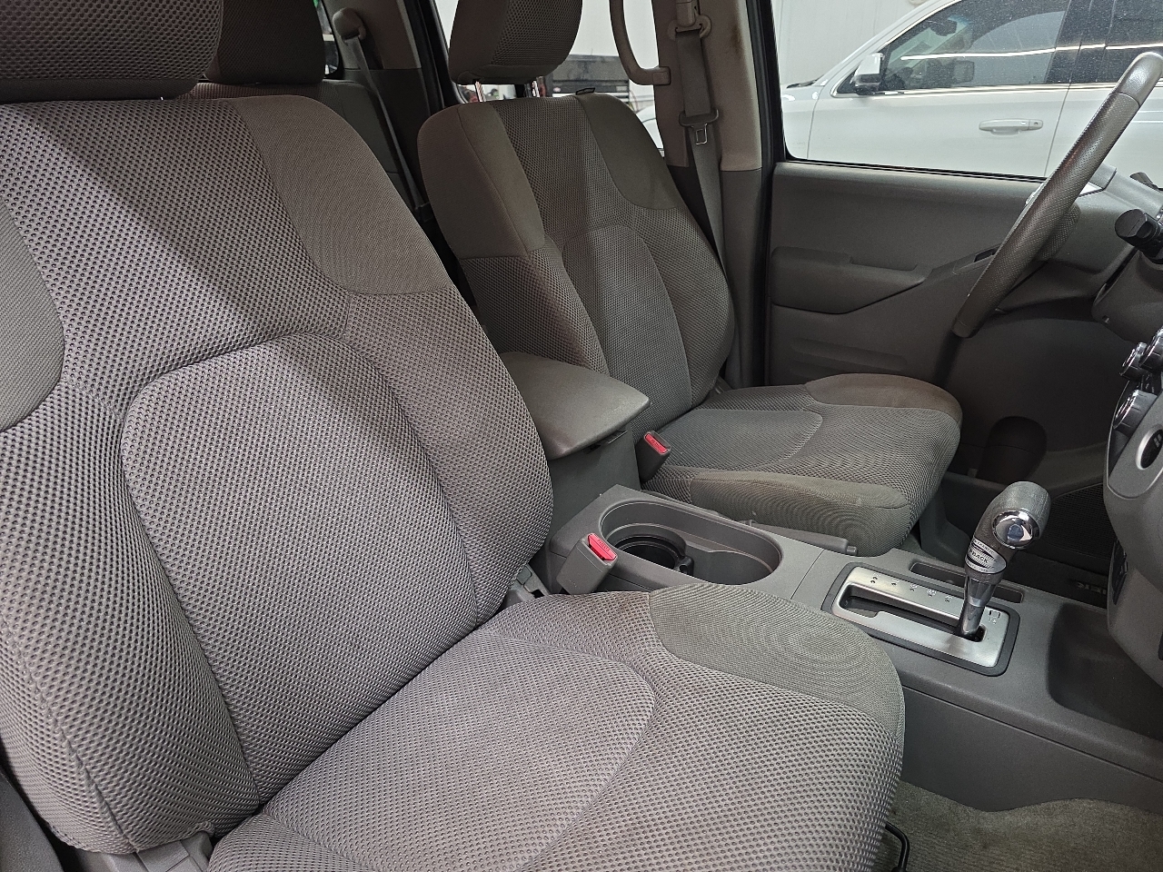 Nissan Frontier 2WD Crew Cab LWB Auto SV 2016