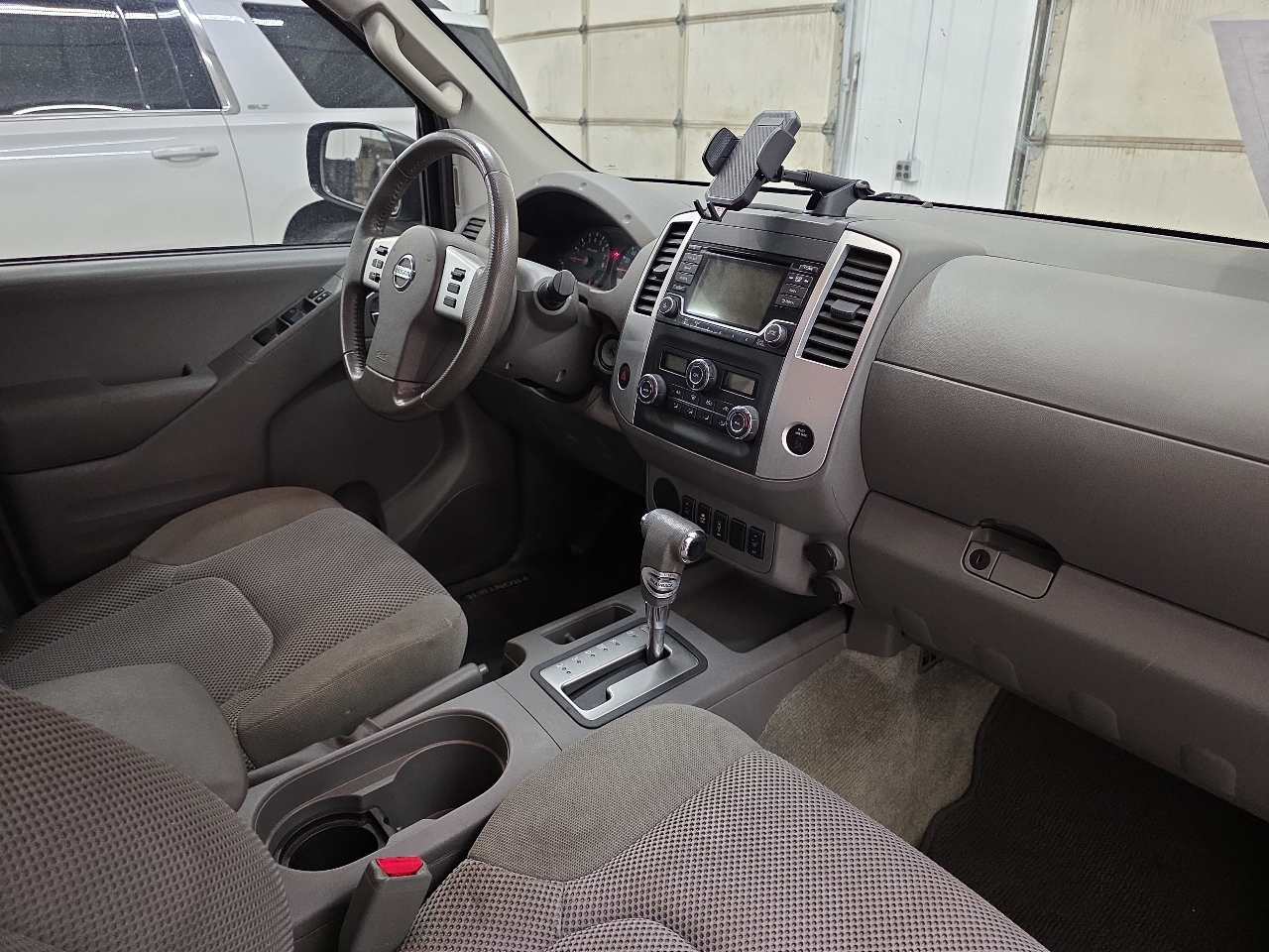 Nissan Frontier 2WD Crew Cab LWB Auto SV 2016