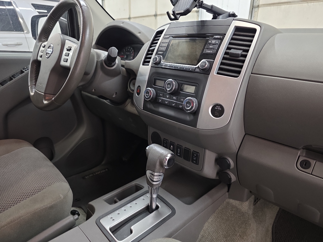 Nissan Frontier 2WD Crew Cab LWB Auto SV 2016