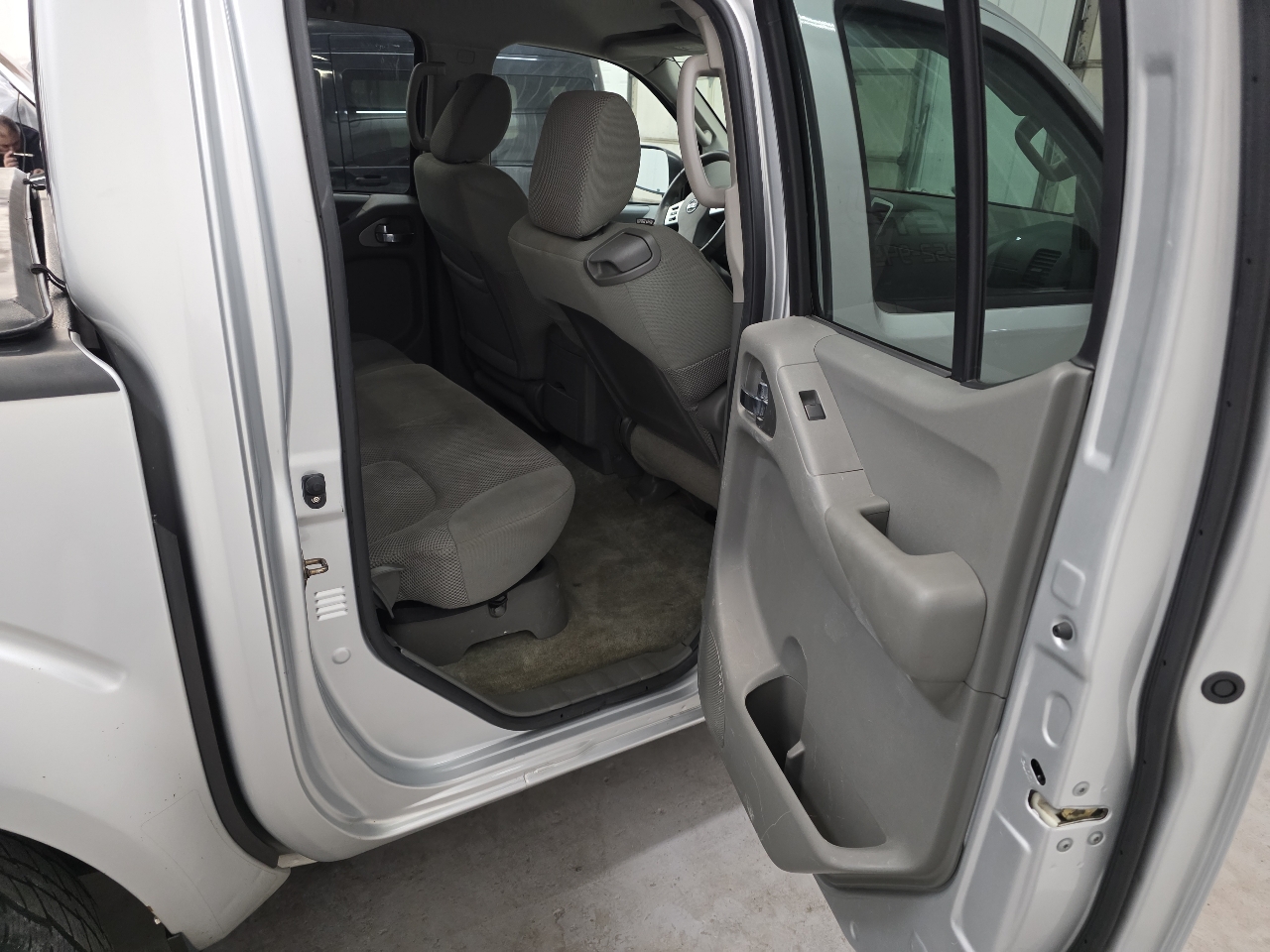 Nissan Frontier 4WD Crew Cab SWB Auto SV 2014