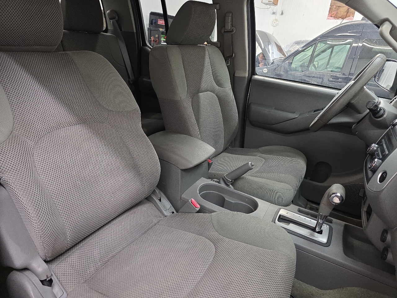 Nissan Frontier 4WD Crew Cab SWB Auto SV 2014