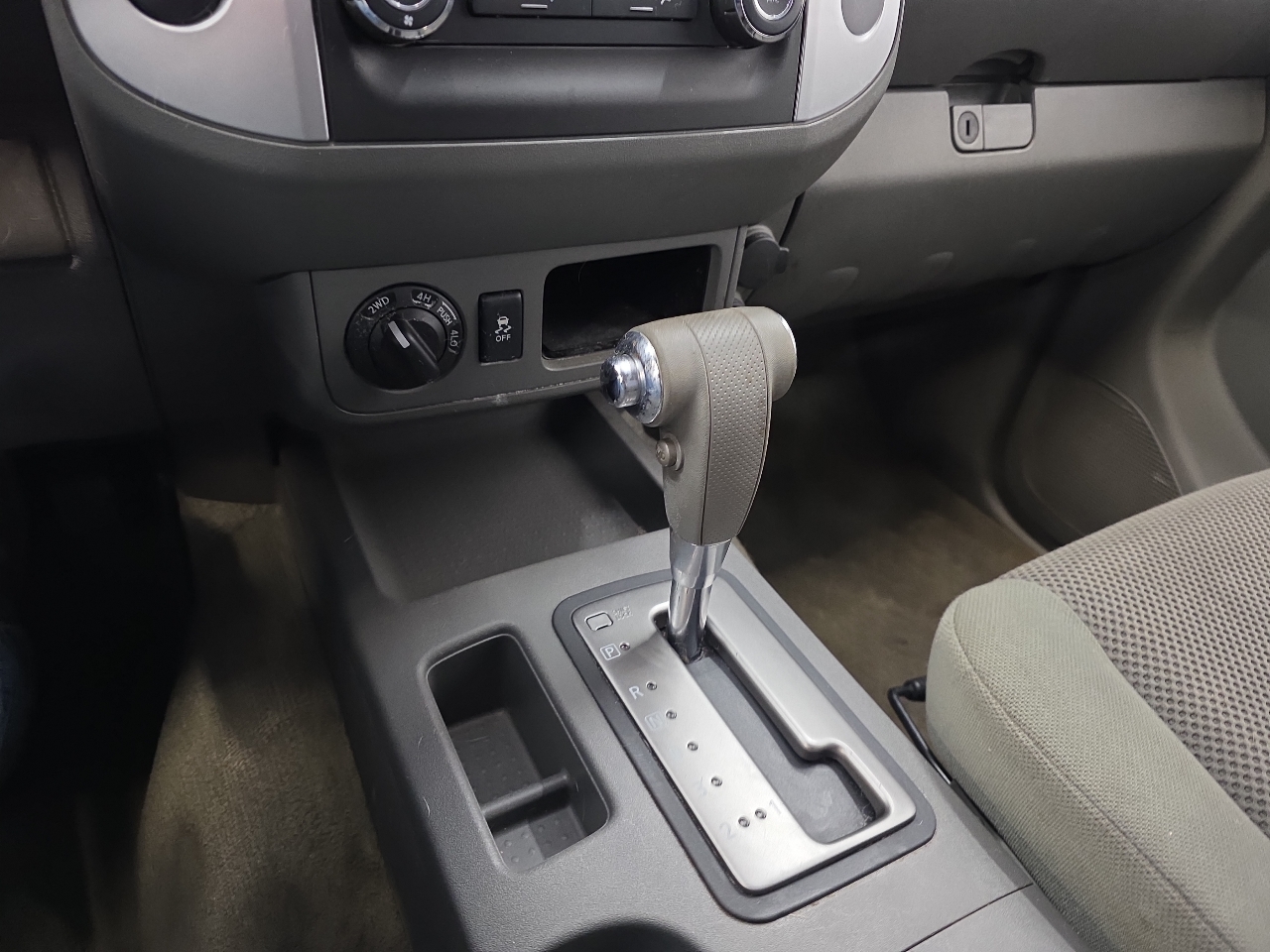 Nissan Frontier 4WD Crew Cab SWB Auto SV 2014