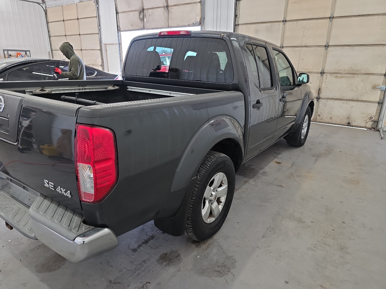 Nissan Frontier 4WD Crew Cab SWB Auto SE 2010