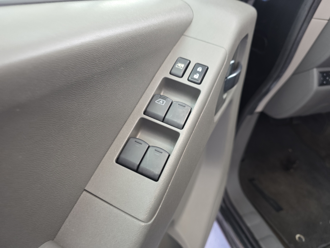 Nissan Frontier 4WD Crew Cab SWB Auto SE 2010