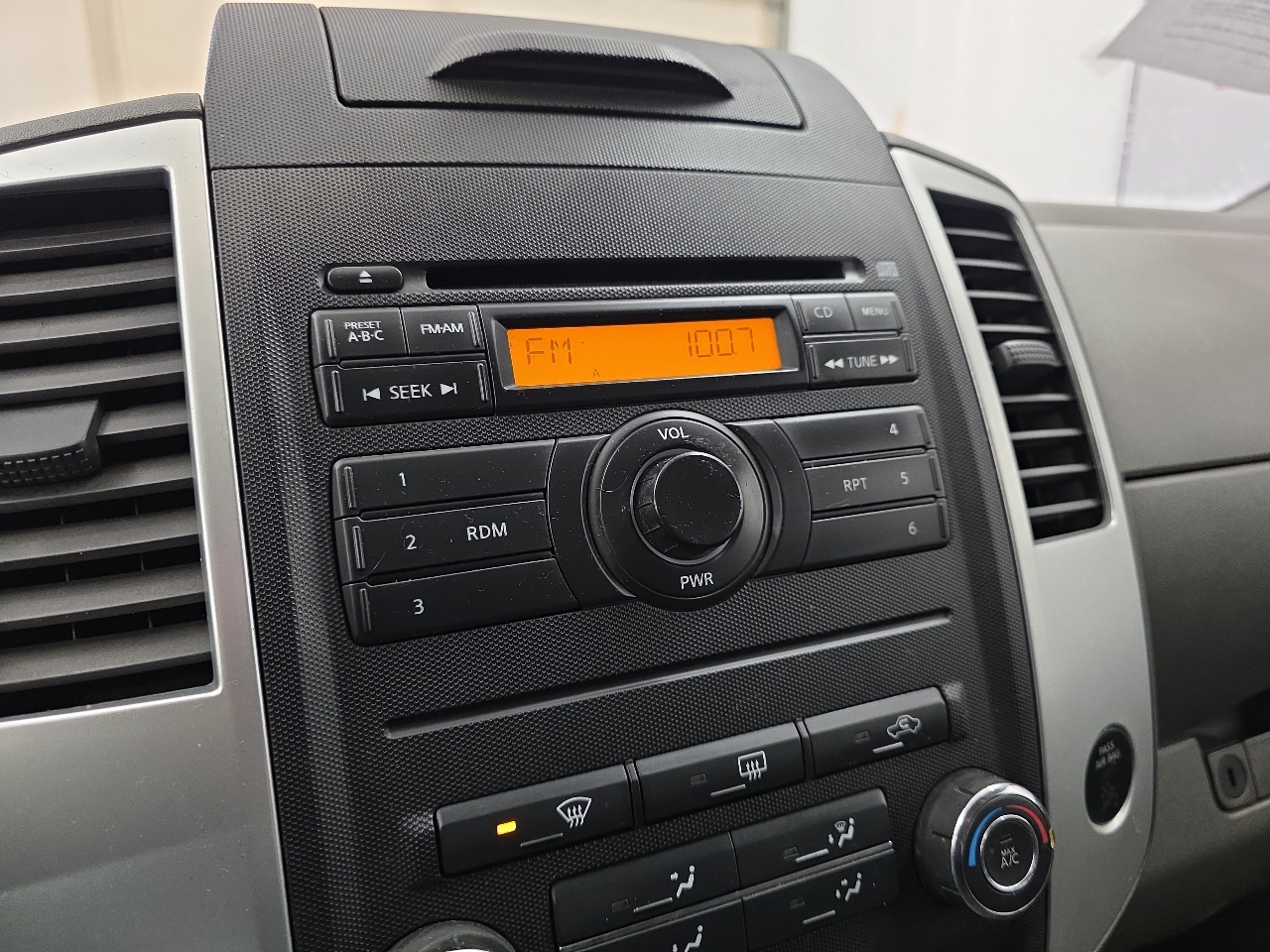 Nissan Frontier 4WD Crew Cab SWB Auto SE 2010