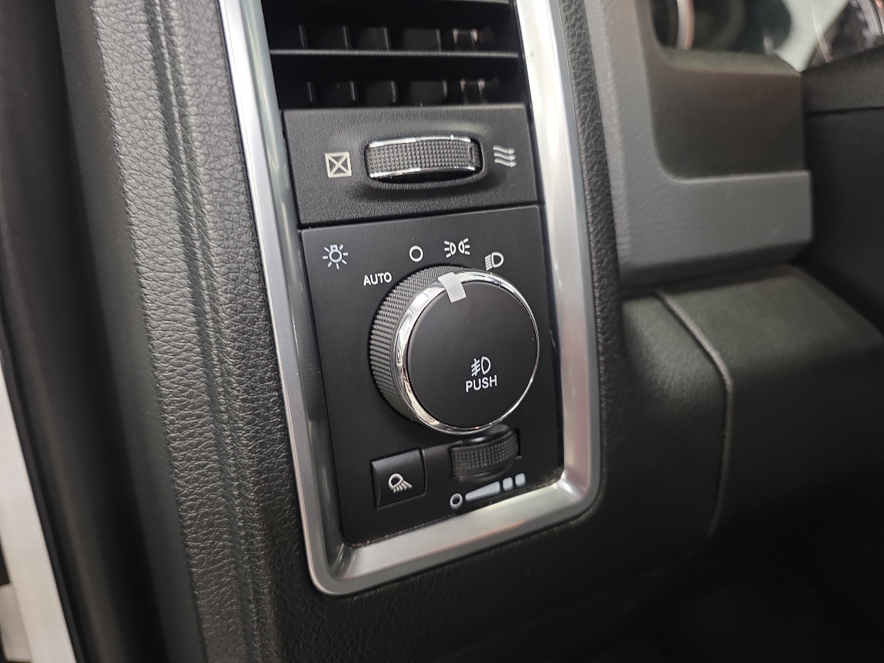 RAM 2500 4WD Crew Cab 149" SLT 2015