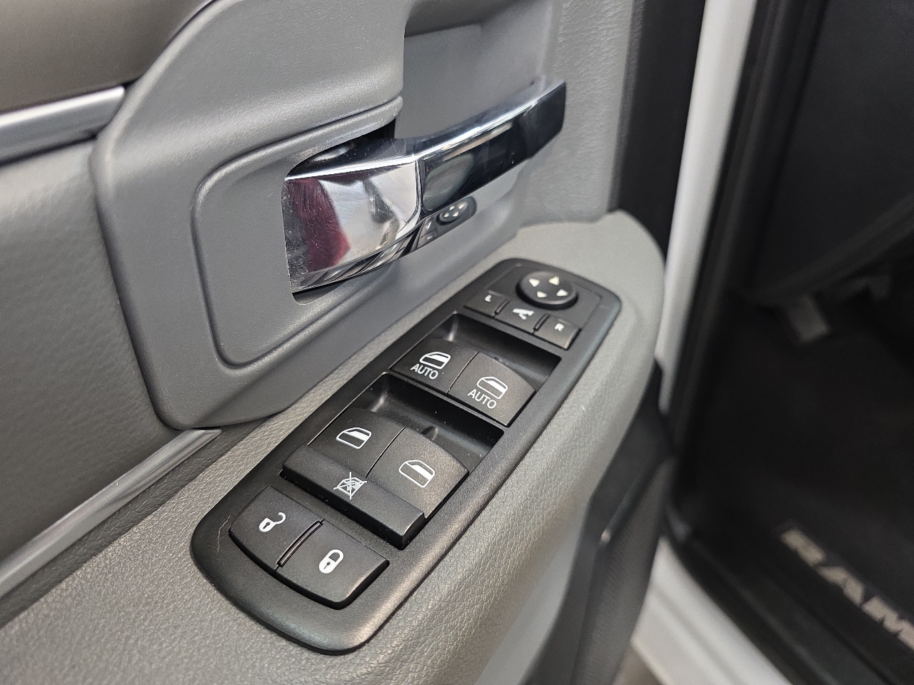 RAM 2500 4WD Crew Cab 149" SLT 2015