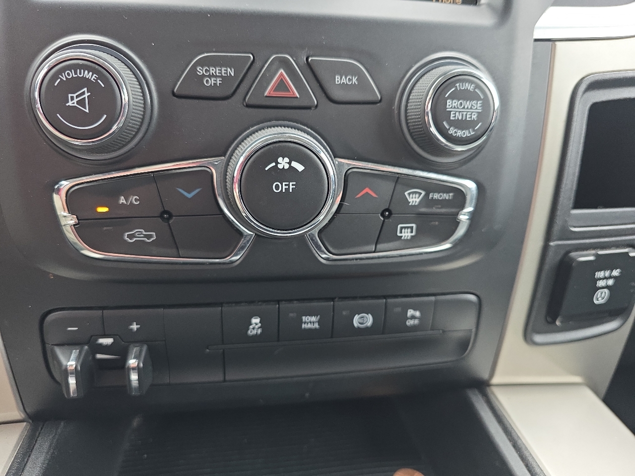 RAM 2500 4WD Crew Cab 149" SLT 2015