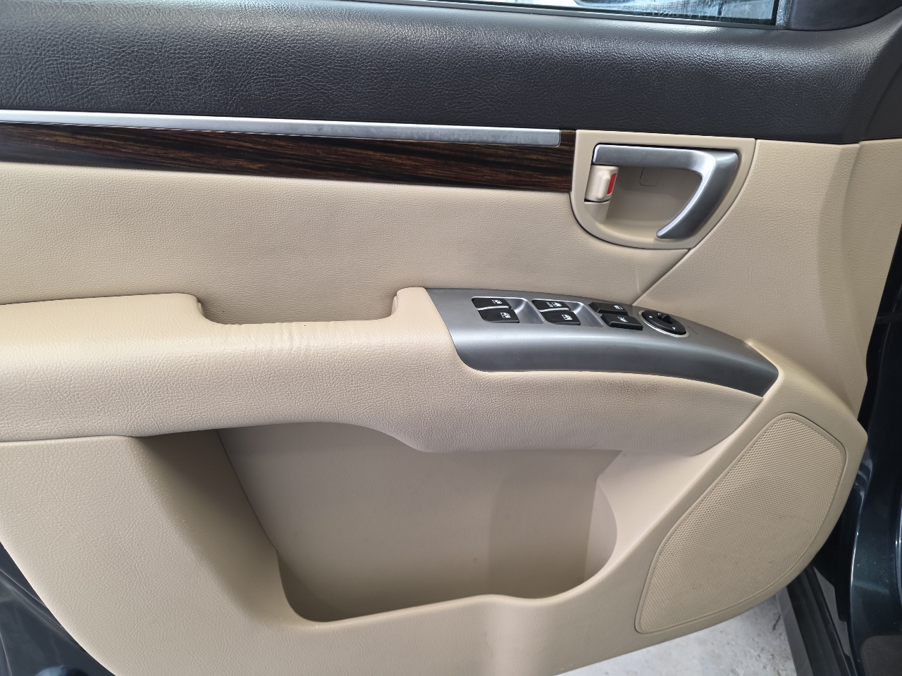 Hyundai Santa Fe FWD 4dr V6 Auto Limited 2010