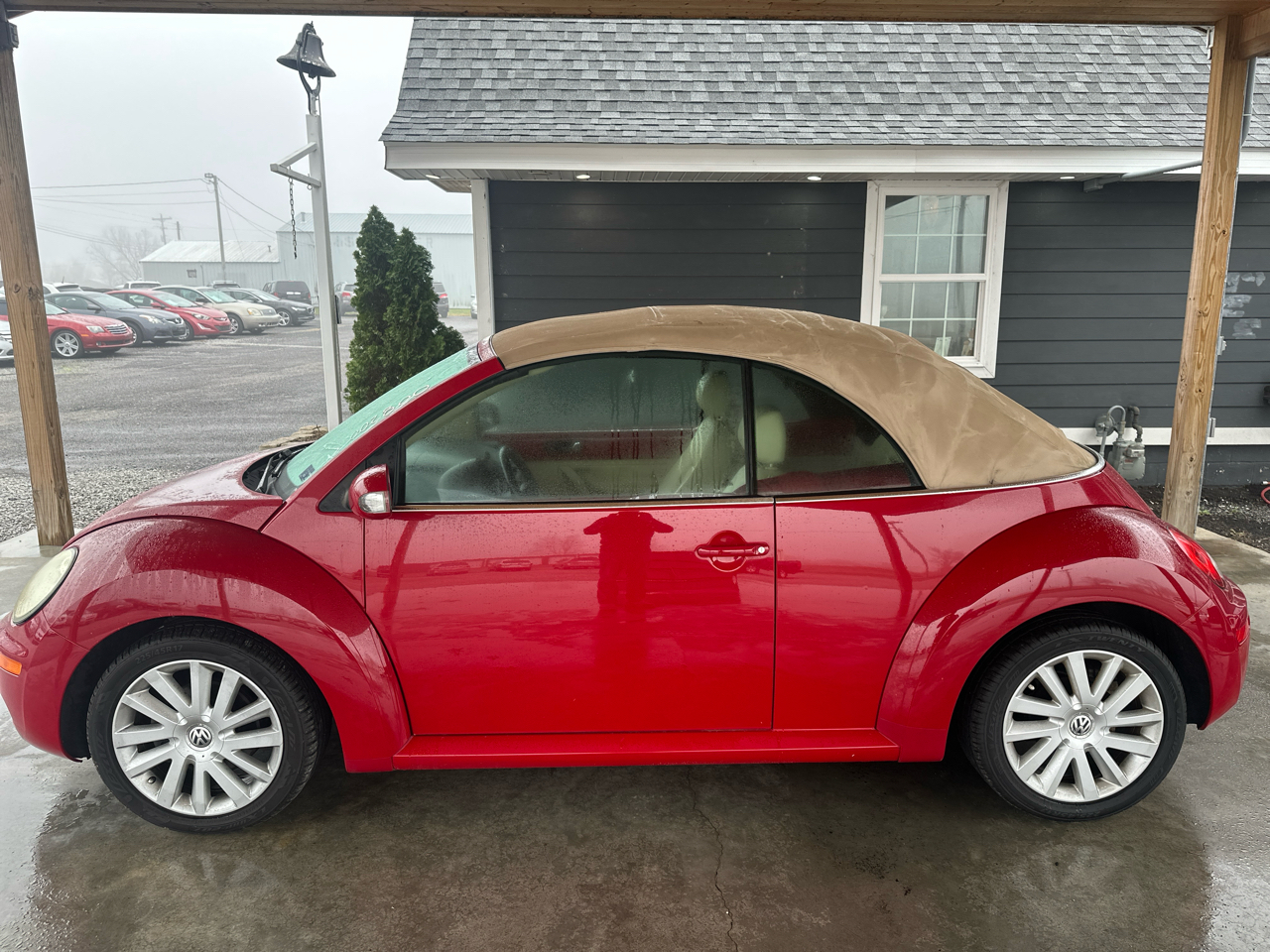 Volkswagen New Beetle Convertible 2dr Auto 2010