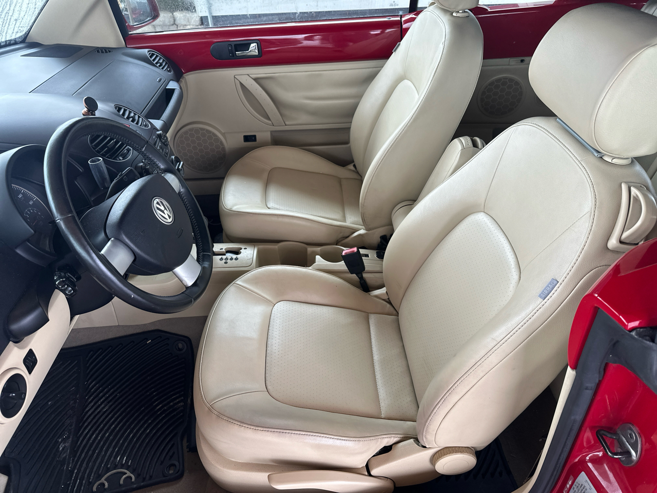 Volkswagen New Beetle Convertible 2dr Auto 2010