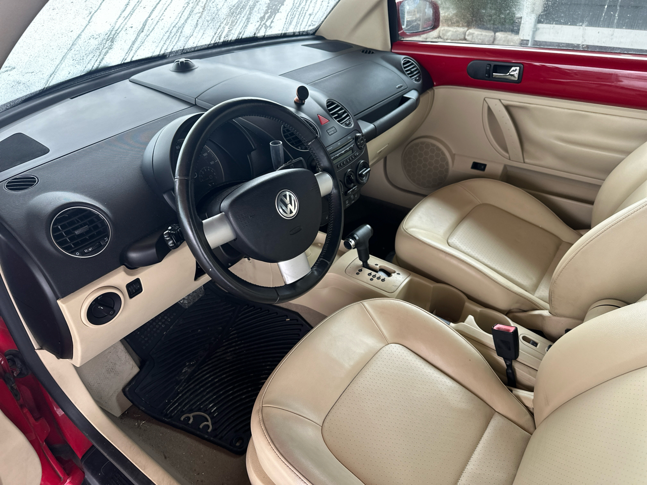 Volkswagen New Beetle Convertible 2dr Auto 2010