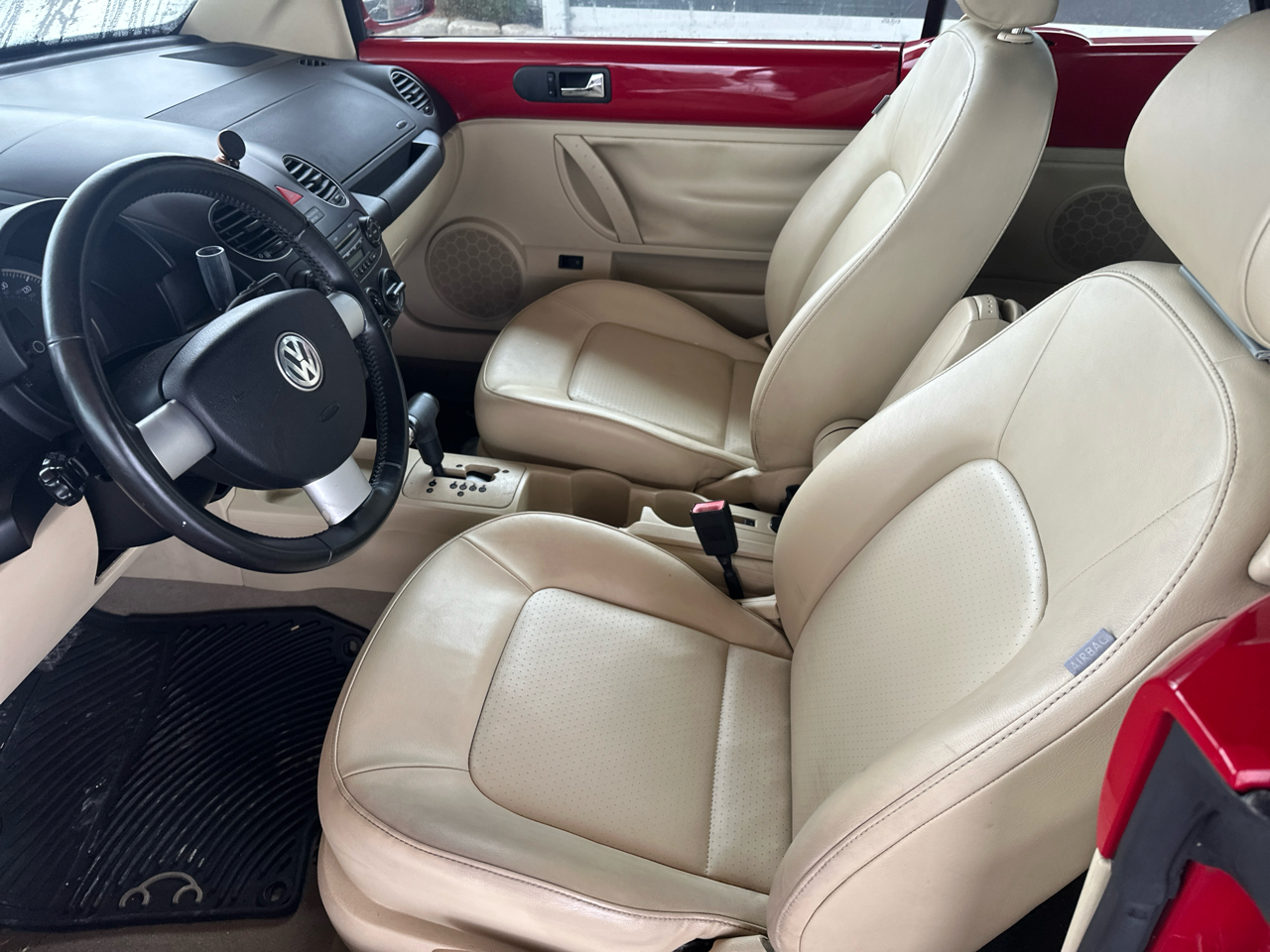 Volkswagen New Beetle Convertible 2dr Auto 2010