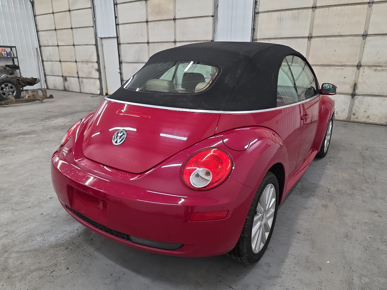Volkswagen New Beetle Convertible 2dr Auto 2010