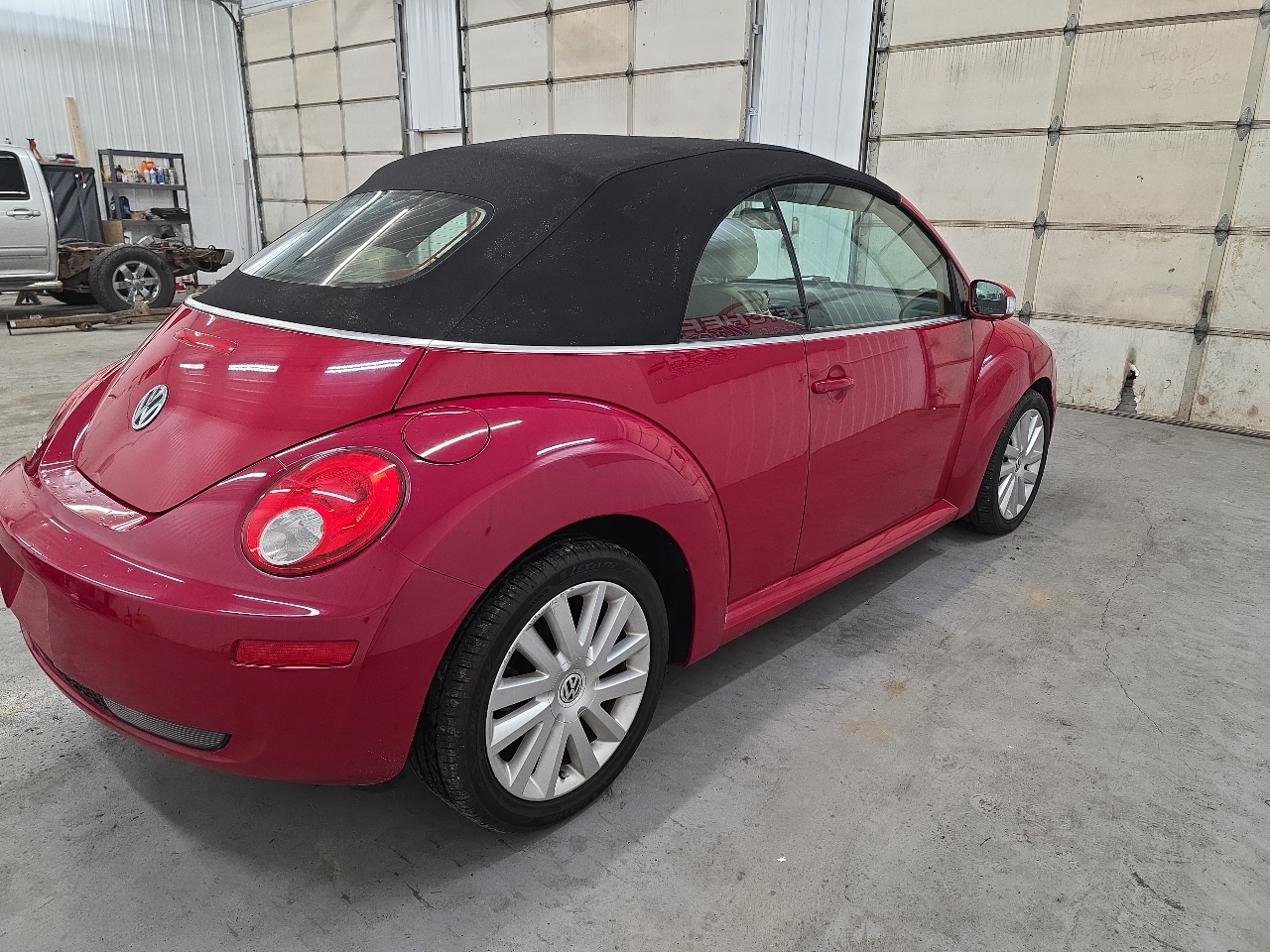 Volkswagen New Beetle Convertible 2dr Auto 2010