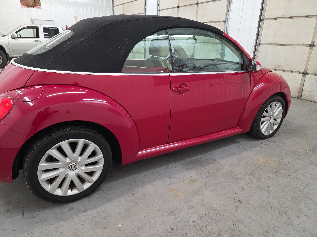 Volkswagen New Beetle Convertible 2dr Auto 2010