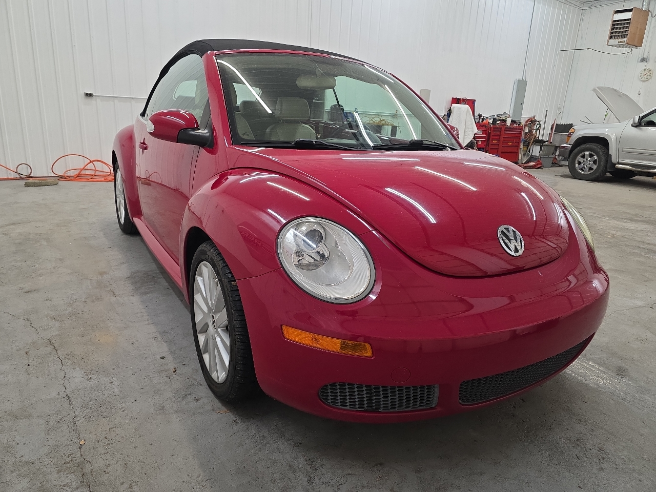 Volkswagen New Beetle Convertible 2dr Auto 2010