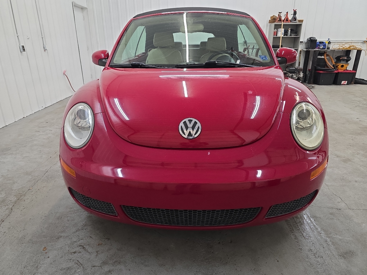Volkswagen New Beetle Convertible 2dr Auto 2010