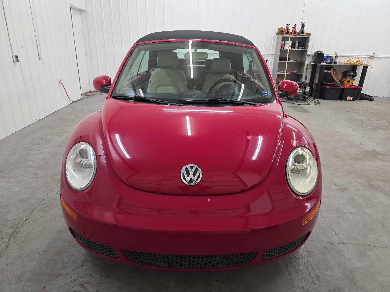 Volkswagen New Beetle Convertible 2dr Auto 2010