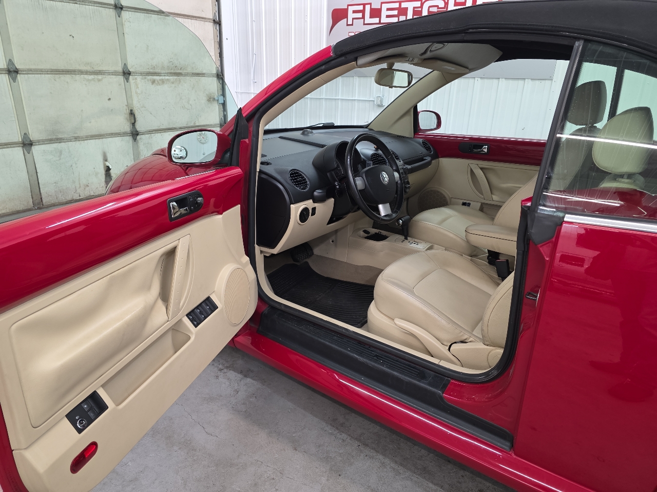 Volkswagen New Beetle Convertible 2dr Auto 2010