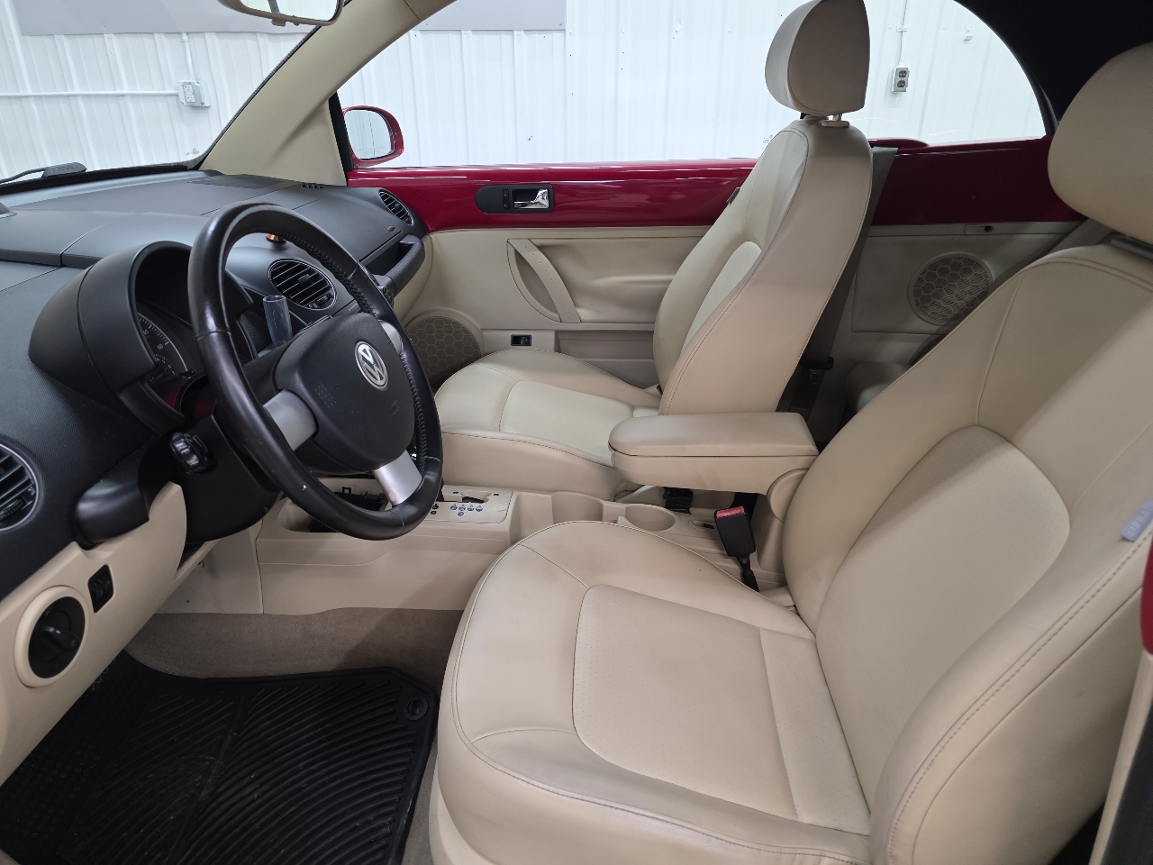 Volkswagen New Beetle Convertible 2dr Auto 2010