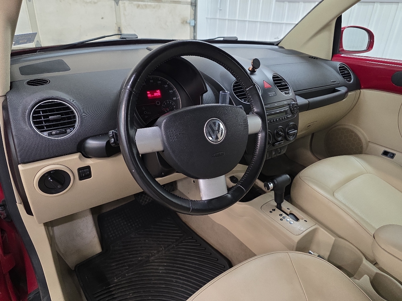 Volkswagen New Beetle Convertible 2dr Auto 2010