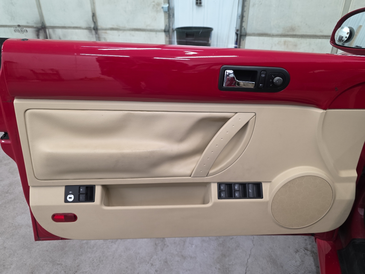 Volkswagen New Beetle Convertible 2dr Auto 2010