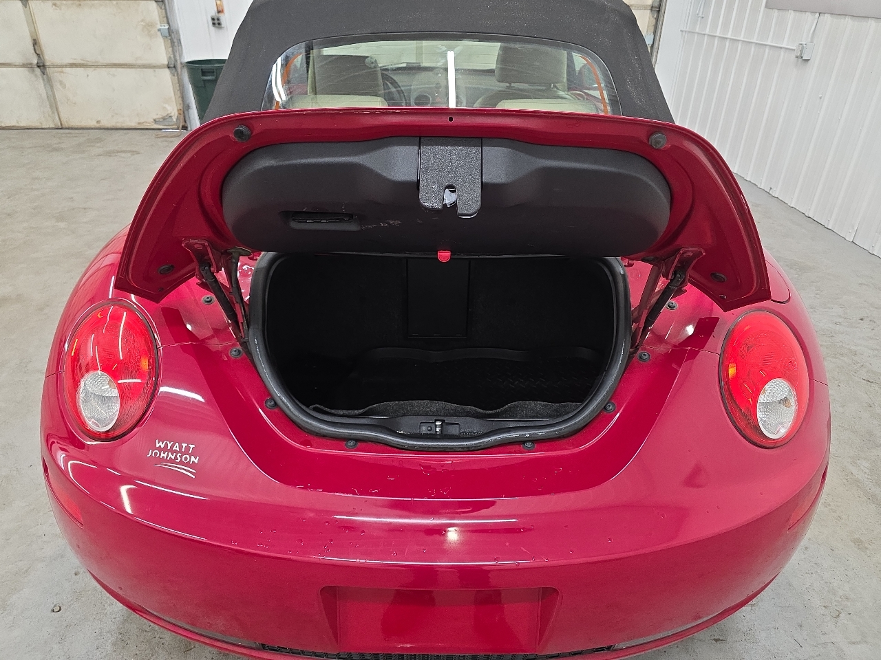 Volkswagen New Beetle Convertible 2dr Auto 2010