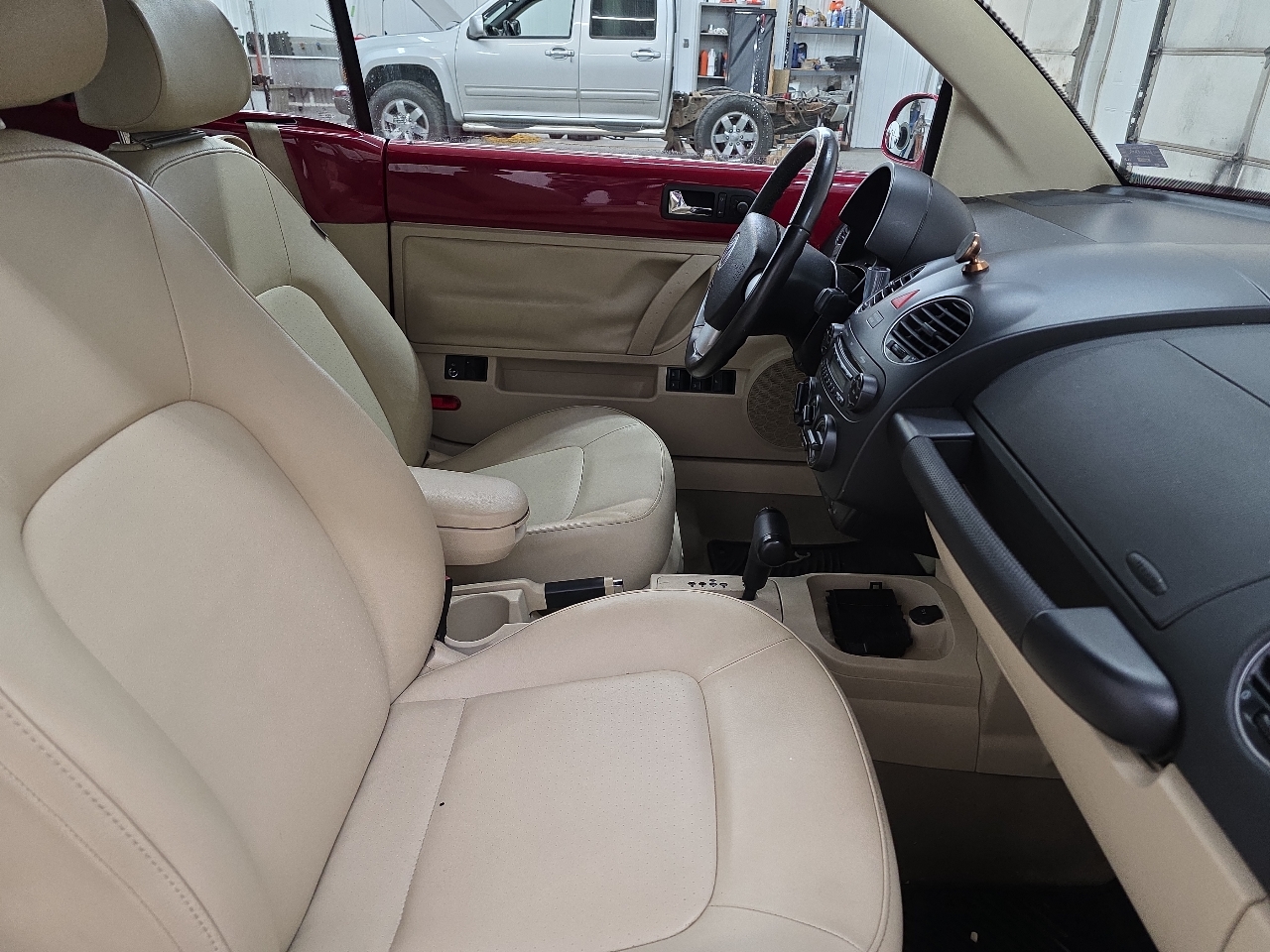 Volkswagen New Beetle Convertible 2dr Auto 2010