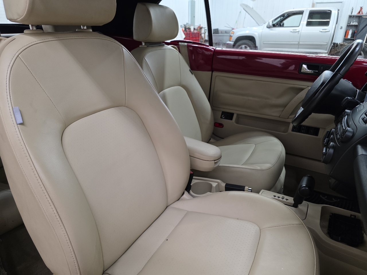 Volkswagen New Beetle Convertible 2dr Auto 2010