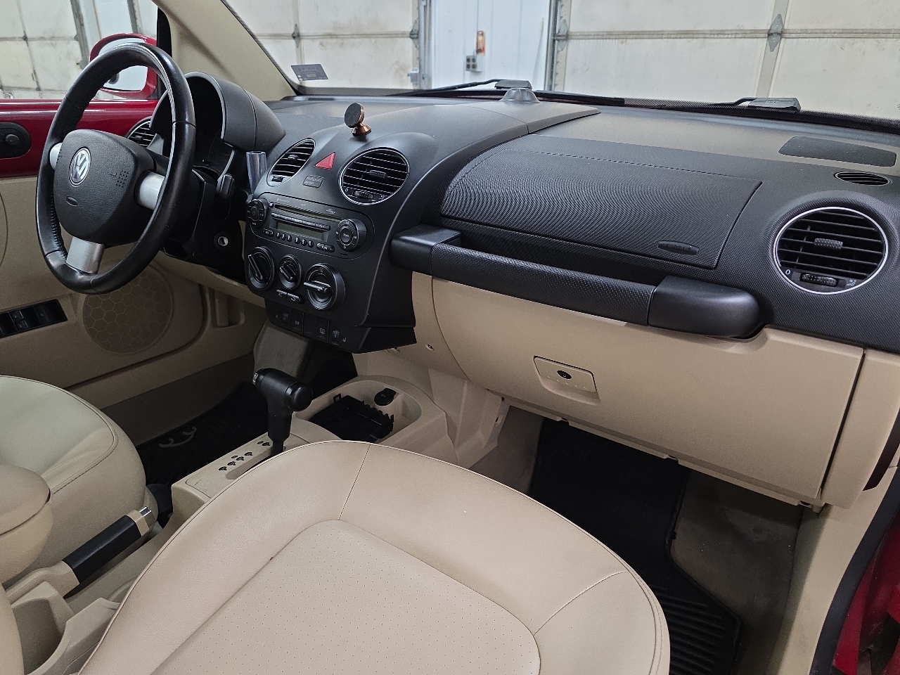 Volkswagen New Beetle Convertible 2dr Auto 2010