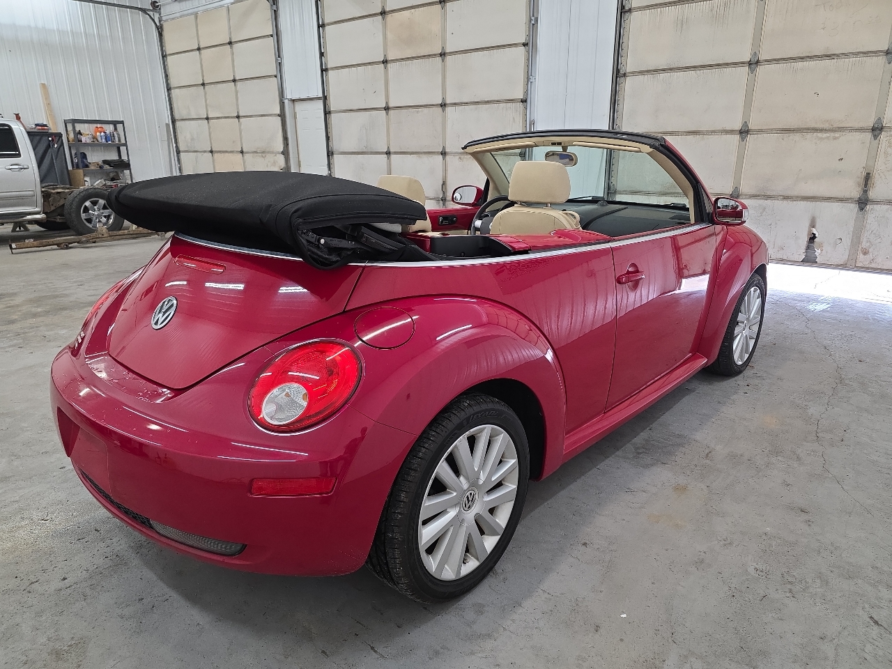Volkswagen New Beetle Convertible 2dr Auto 2010
