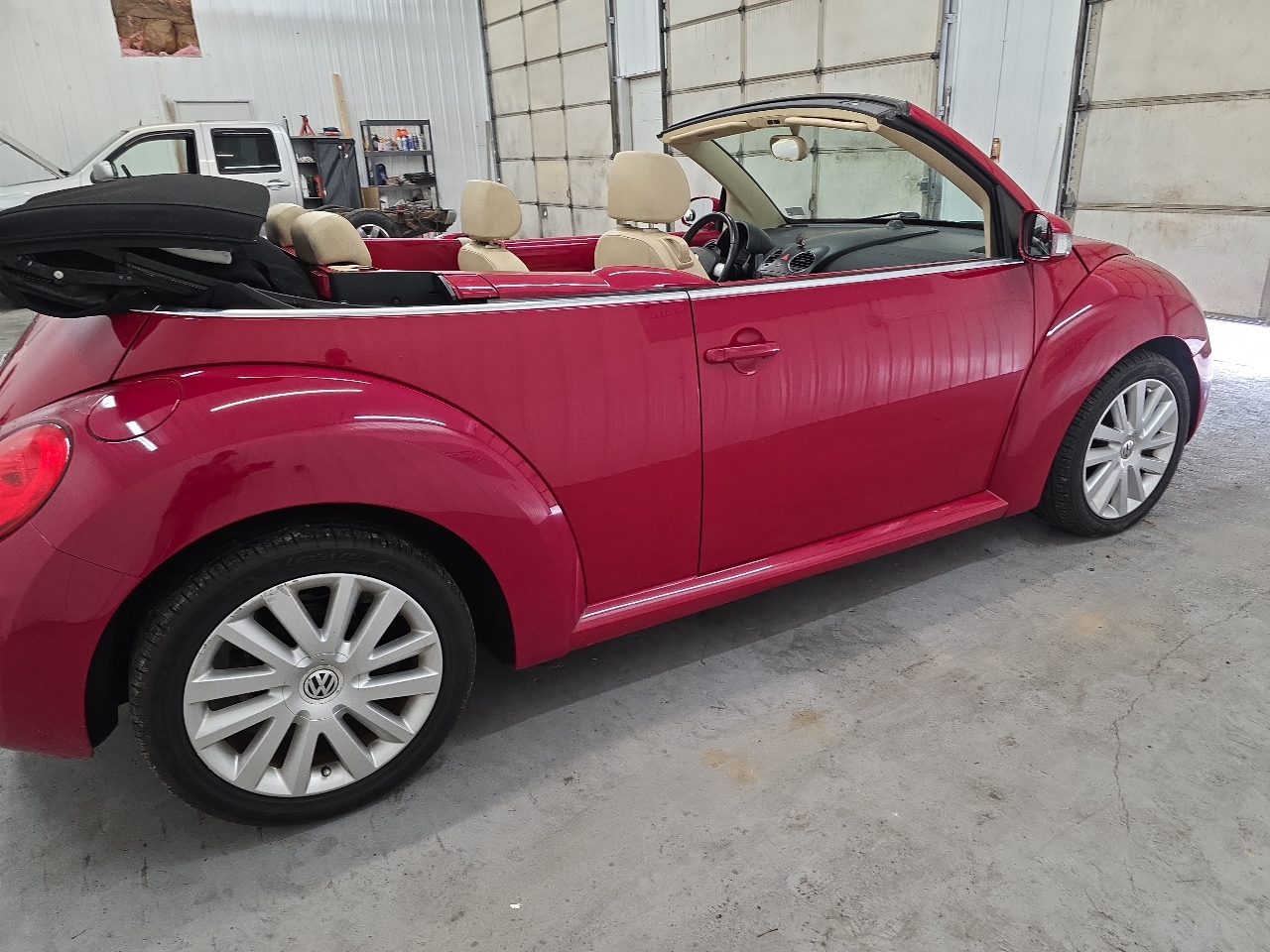 Volkswagen New Beetle Convertible 2dr Auto 2010
