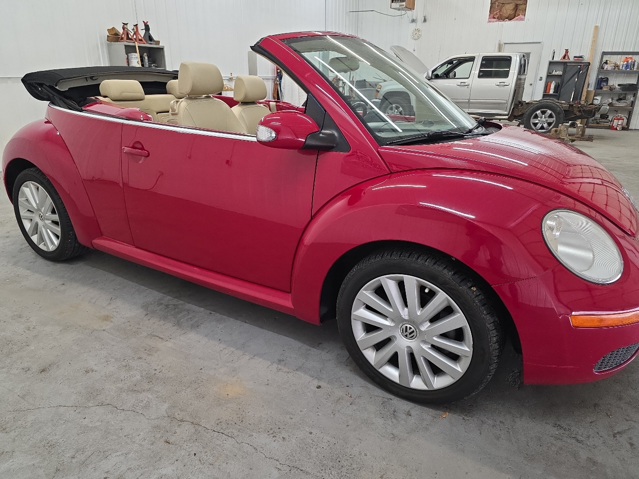 Volkswagen New Beetle Convertible 2dr Auto 2010