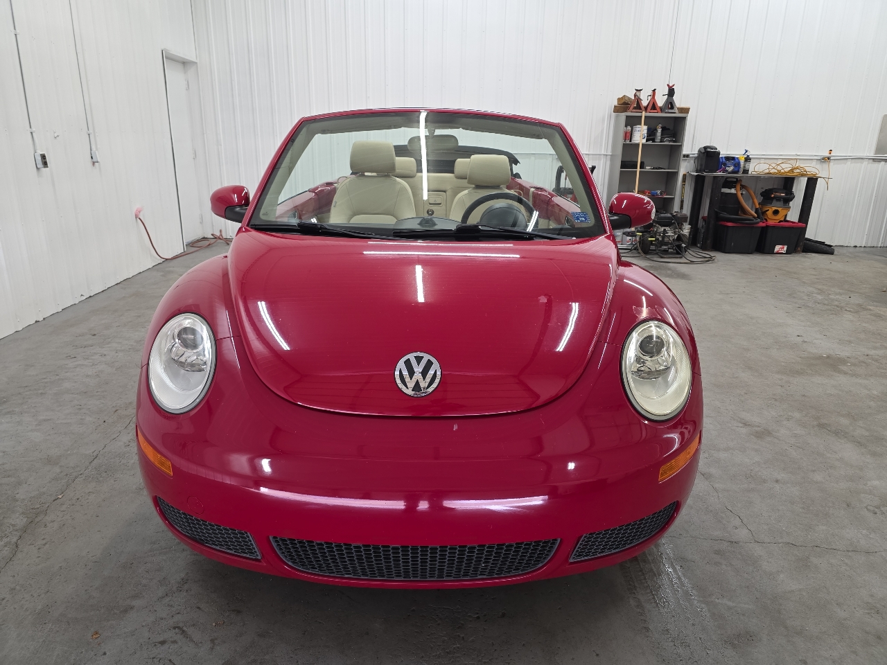 Volkswagen New Beetle Convertible 2dr Auto 2010