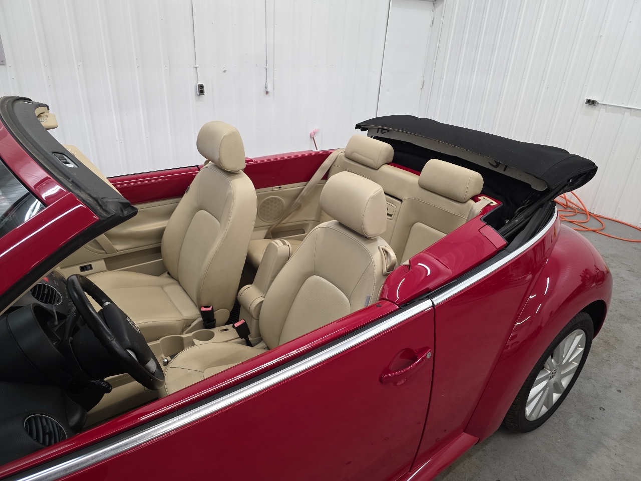Volkswagen New Beetle Convertible 2dr Auto 2010