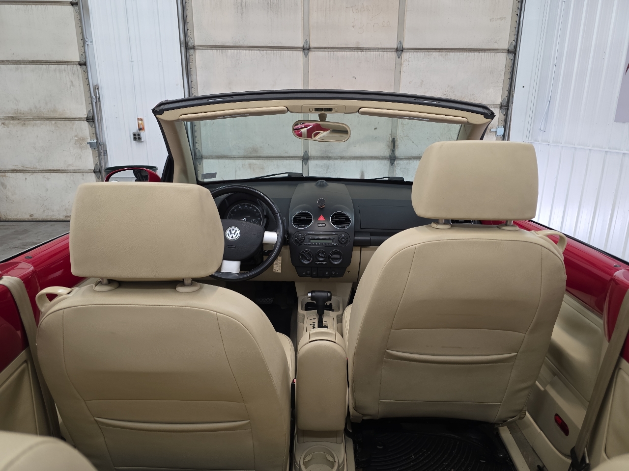 Volkswagen New Beetle Convertible 2dr Auto 2010