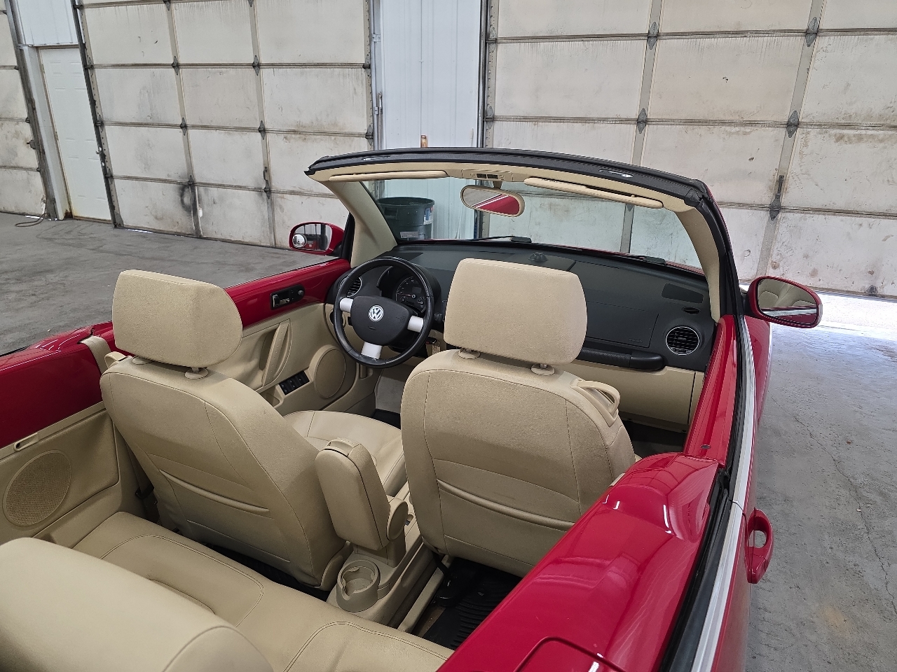 Volkswagen New Beetle Convertible 2dr Auto 2010