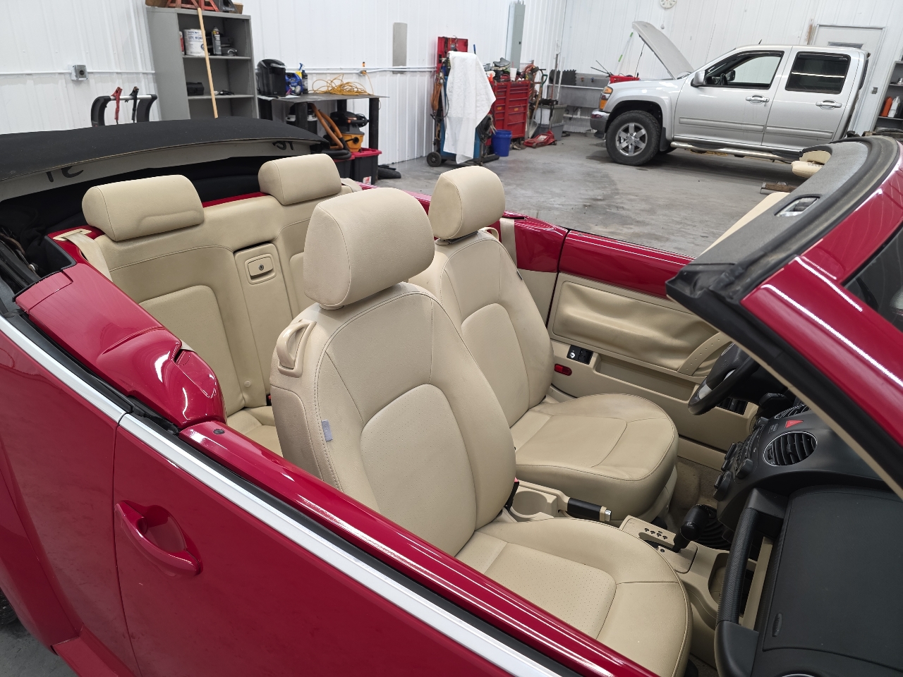 Volkswagen New Beetle Convertible 2dr Auto 2010