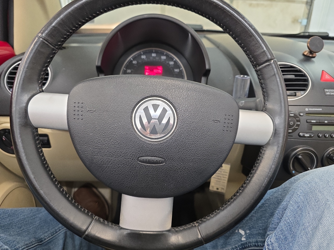 Volkswagen New Beetle Convertible 2dr Auto 2010