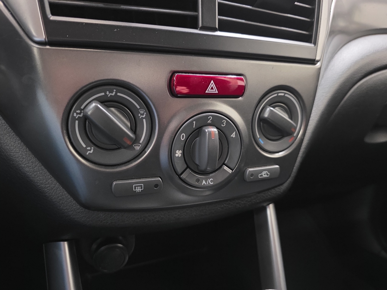 Subaru Forester 4dr Auto 2.5X w/Alloy Wheel Value Pkg 2011