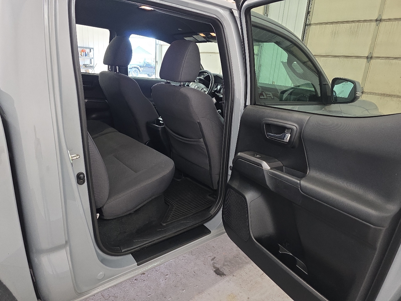 Toyota Tacoma 4WD TRD Off Road Double Cab 5' Bed V6 MT (Natl) 2019