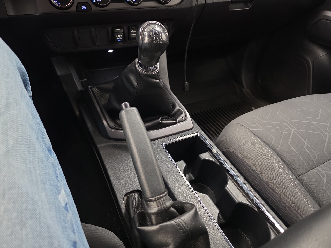 Toyota Tacoma 4WD TRD Off Road Double Cab 5' Bed V6 MT (Natl) 2019