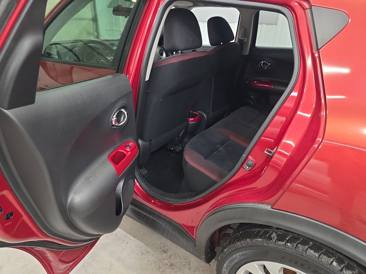 Nissan Juke 5dr Wgn CVT SV AWD 2012